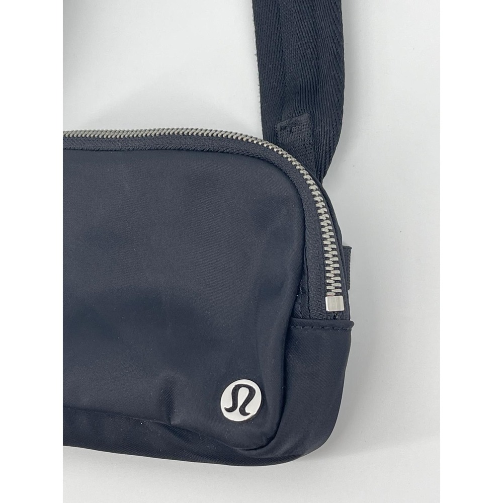 Lululemon Black Crossbody Belt Bag Nylon‎ Adjustable Strap Logo O/S